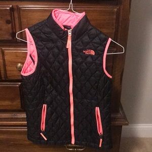 Girls North Face vest. Black/Coral. Size 14/16.